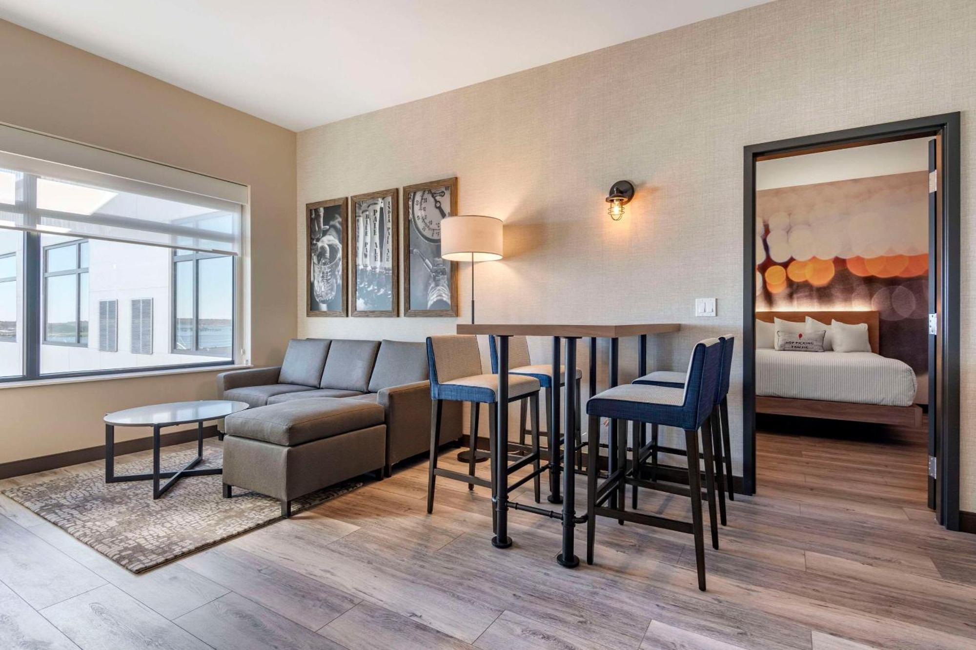 Cambria Hotel Portland Downtown Old Port ภายนอก รูปภาพ