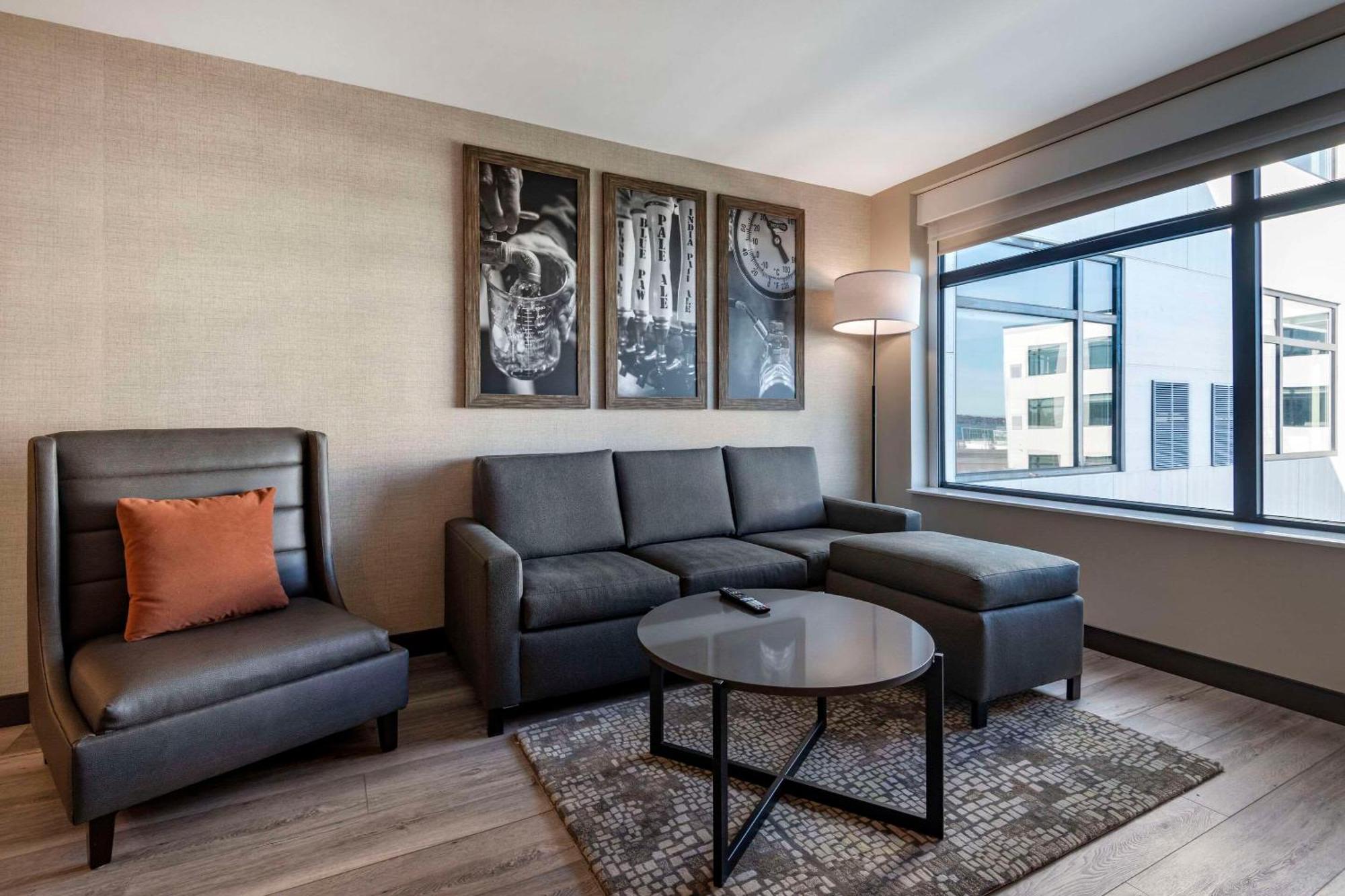 Cambria Hotel Portland Downtown Old Port ภายนอก รูปภาพ
